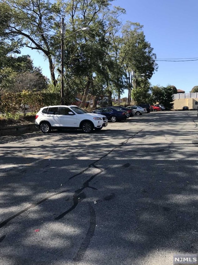 25 River Rd Apt A17, Nutley, NJ 07110