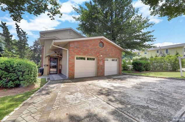 636 Abbott Ave, Ridgefield, NJ 07657