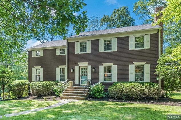 9 Oxford Rd, West Caldwell, NJ 07006