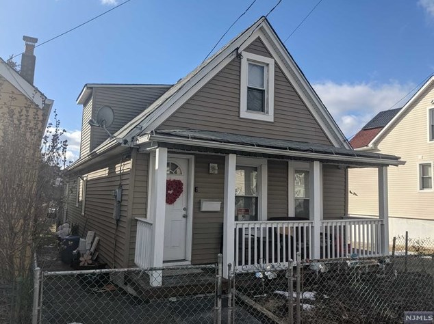401 River Dr, Outwater, NJ 07026