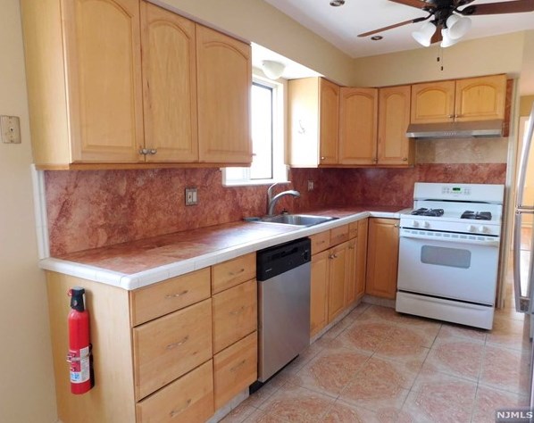 420 7th St #1, East Newark, NJ 07029