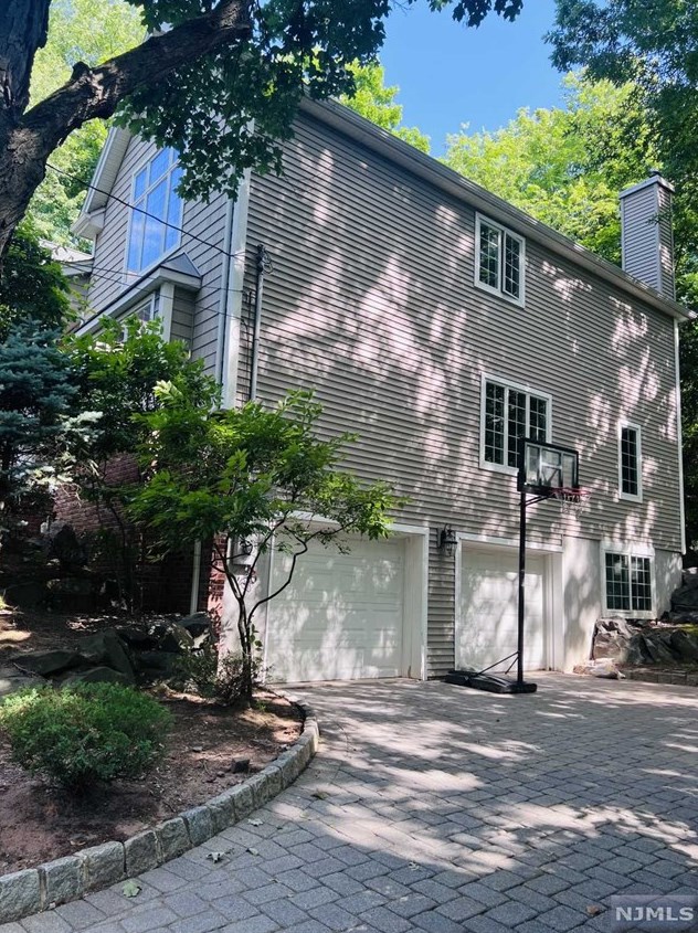 70-72 Highwood Ave, Tenafly, NJ 07670
