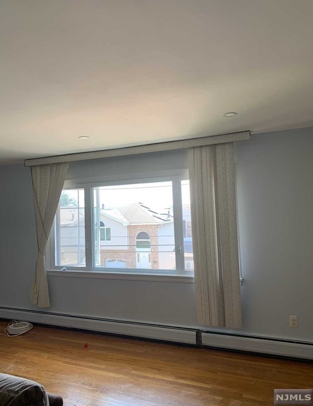 408 7th St, Carlstadt, NJ 07072