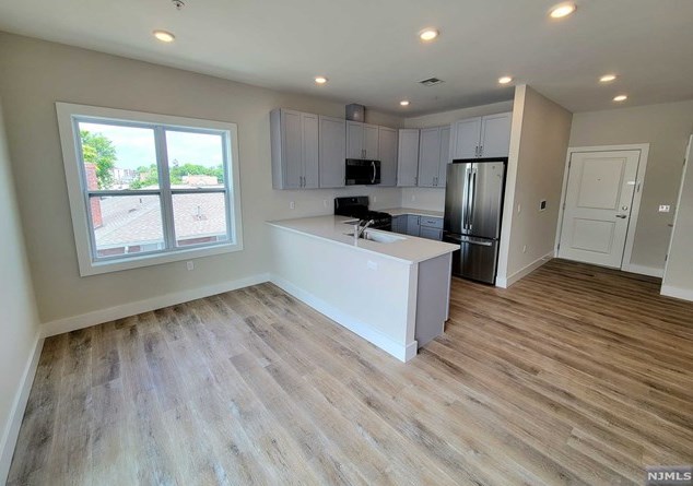 387 Park St #304, Hackensack, NJ 07601