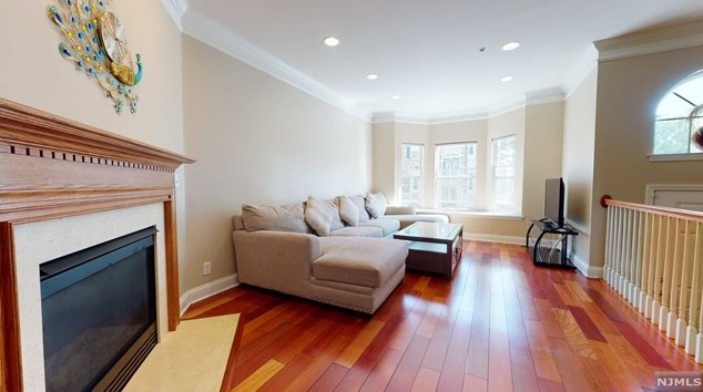 70 Osprey Ct, Secaucus NJ  07094-2934 exterior