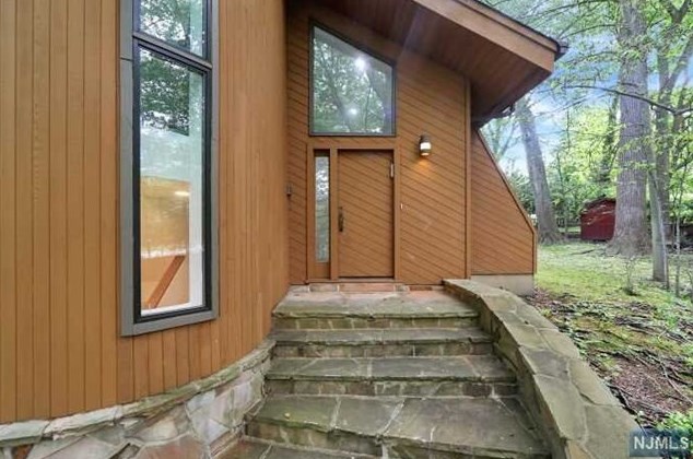 226 Truman Dr, Cresskill, NJ 07626