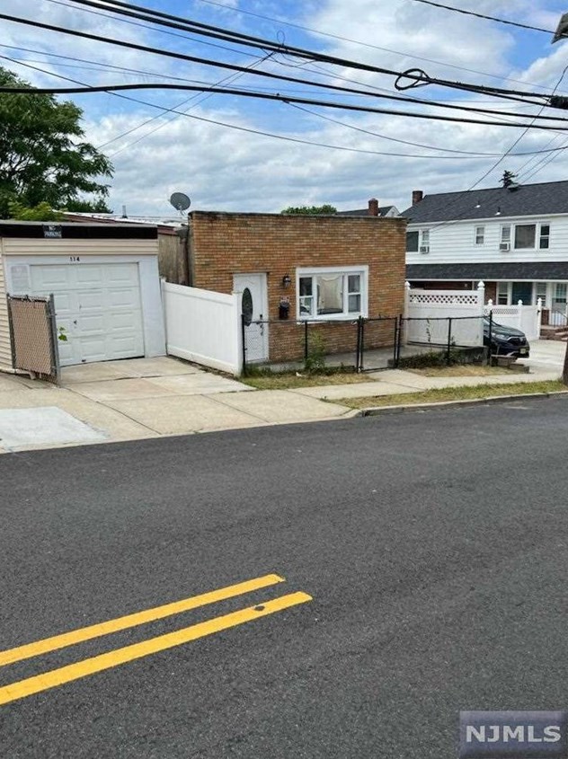 112 Elizabeth St, Outwater, NJ 07026