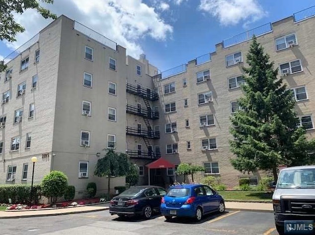 2195 N Central Rd, West Fort Lee, NJ 07024