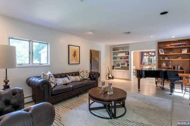75 Forest Rd, Tenafly NJ  07670-2230 exterior