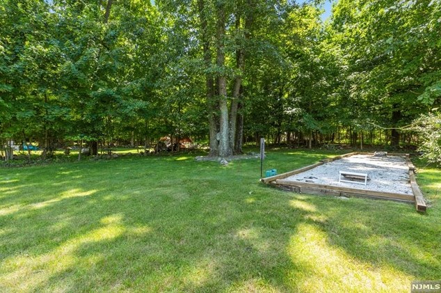 70 Yawpo Ave, Oakland, NJ 07436