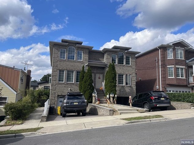 247 7th St #1st Fl, Palisades Park, NJ 07650