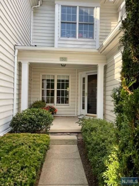 50 Thistle Dr, Paramus NJ  07652-1354 exterior