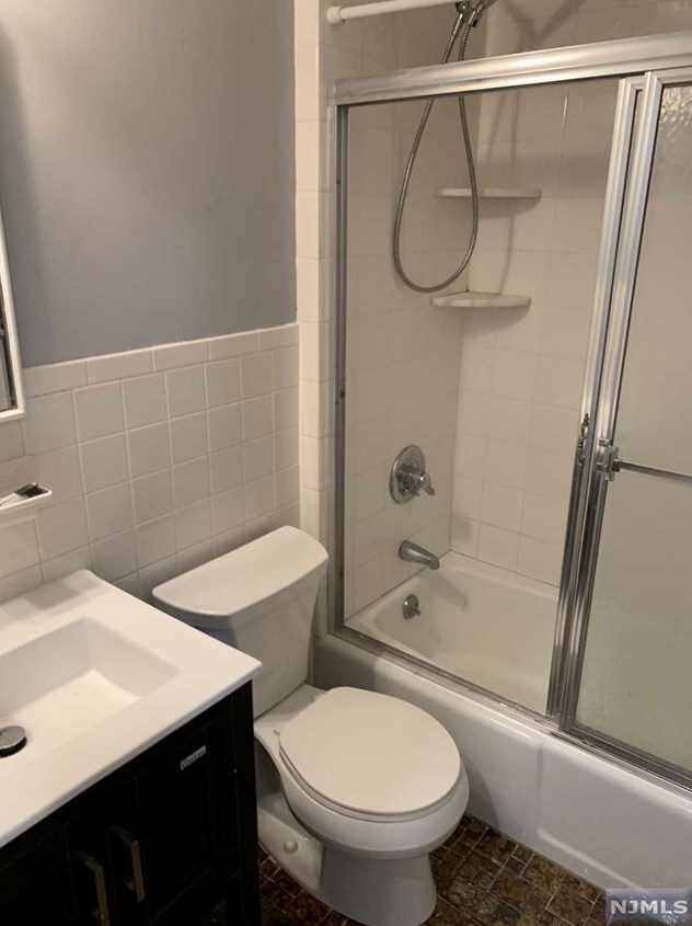 84 N Washington Ave #2, Bergenfield, NJ 07621