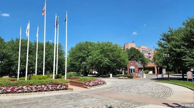 602 Franklin Ct, Edgewater, NJ 07020