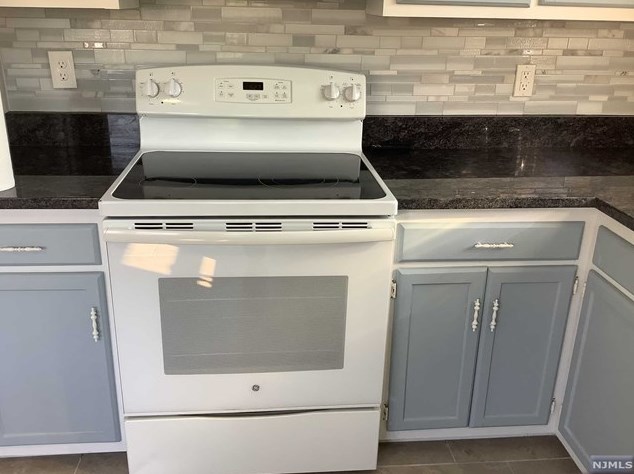 239 Orient Way, Lyndhurst NJ  07071-1615 exterior