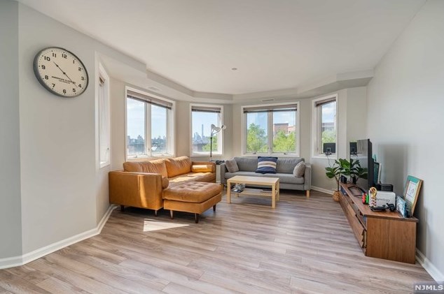 503 Penn Ct, Edgewater, NJ 07020