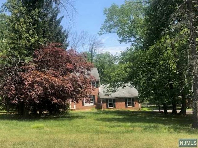 29 Wildwood Rd, Upper Saddle River, NJ 07458