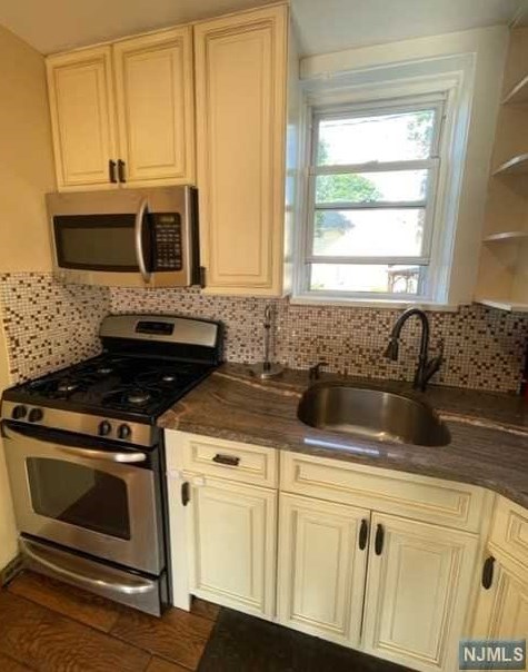 31 Hamilton Ave, Clifton NJ  07011-1219 exterior