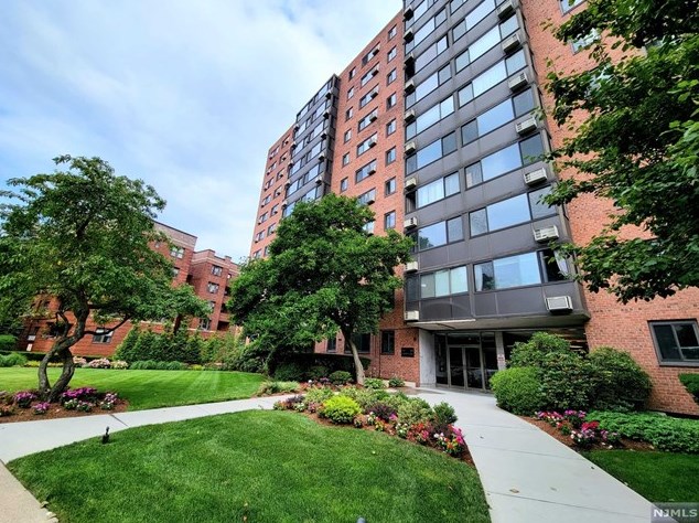 90 Prospect Ave #7e, Hackensack, NJ