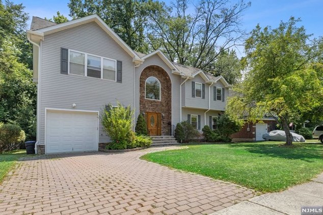 406 Oak Ave, River Edge, NJ 07661