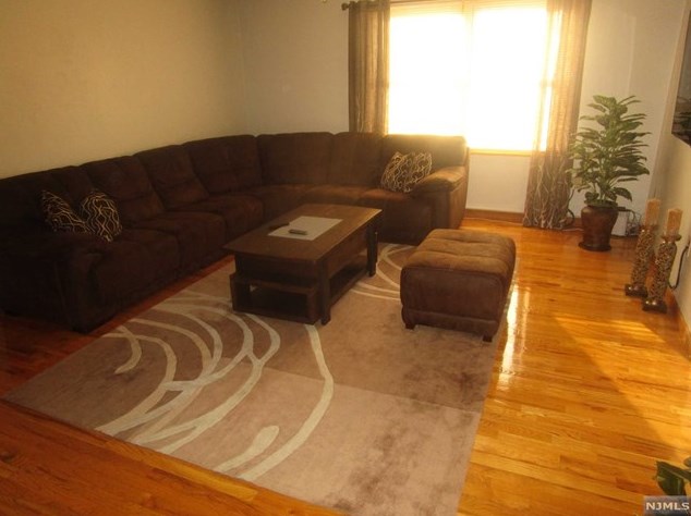 742 3rd Ave, Lyndhurst, NJ 07071