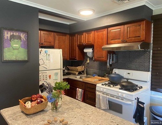 826 Lincoln Ave, Maywood, NJ 07607