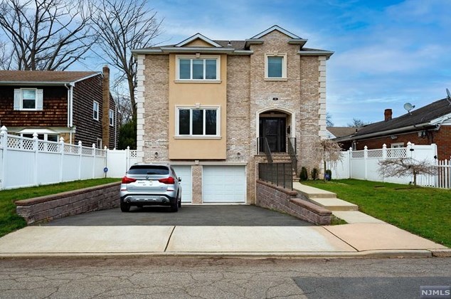 196 Willow Ave, Hackensack, NJ 07601