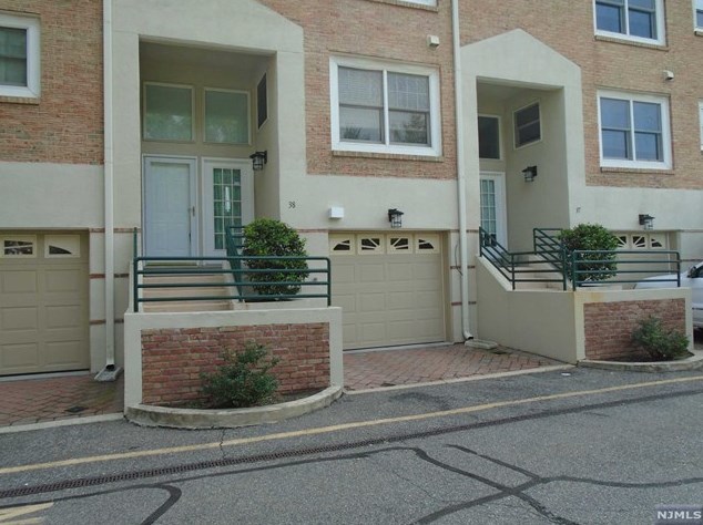 38 Grand Cove Way #38, Edgewater, NJ 07020