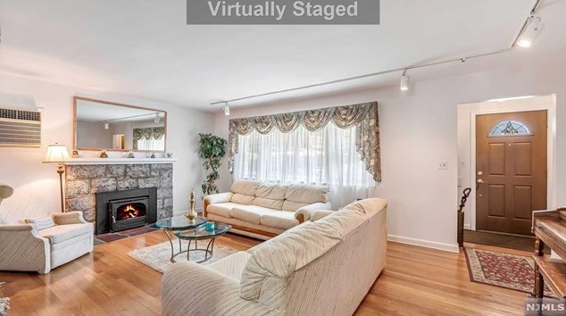 988 Red Rd, Teaneck, NJ 07666