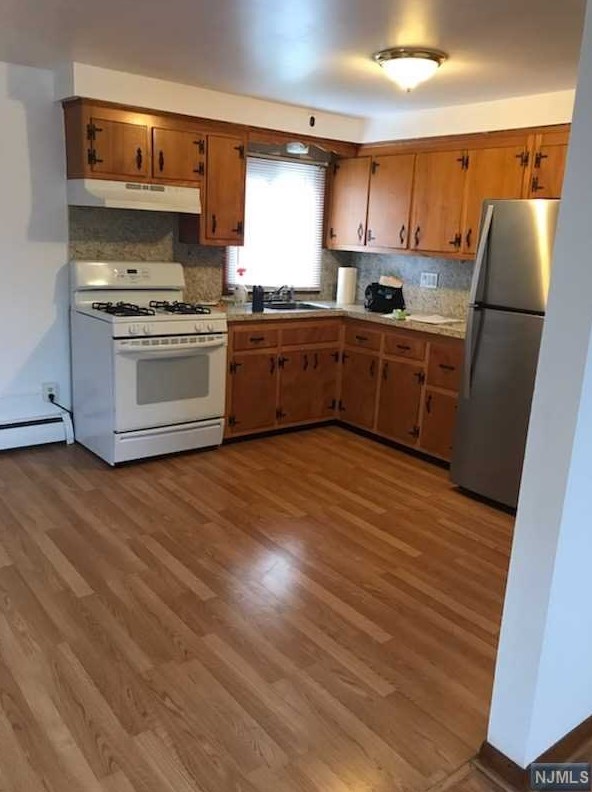13 Joseph St #2nd Floor, Little Ferry, NJ 07643