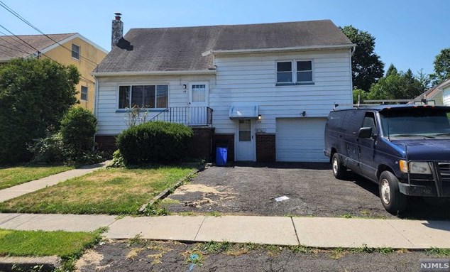 55 Poplar Ave, Little Ferry, NJ 07643