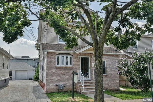 437 10th St, Carlstadt, NJ 07072-1219