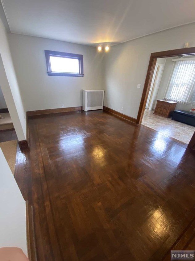 418 Greenmount Ave, Cliffside Park, NJ 07010