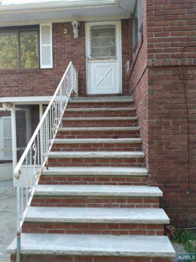 154 Ames St, Hackensack NJ  07601-1729 exterior