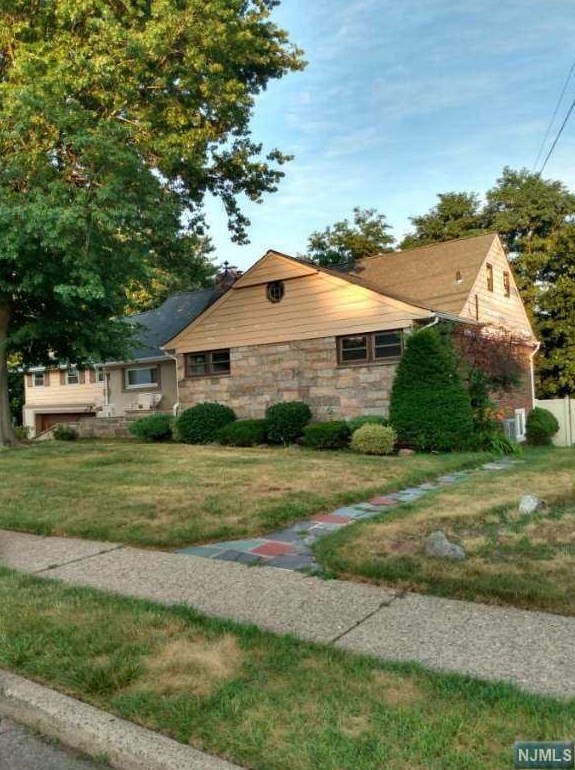 154 Ames St, Hackensack, NJ 07601