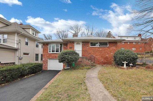 6 E Bayview Ave, Englewood, NJ 07632