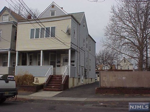 95 Grand St #3, Outwater, NJ 07026