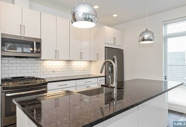 159 Cedar St #203, West Fort Lee, NJ 07024