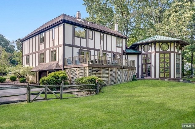 367 Hillview Terrace, Franklin Lakes, NJ 07417