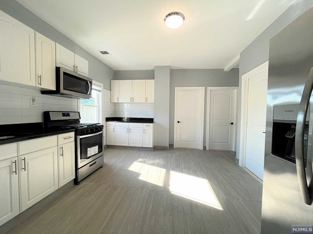 10 Main Ave, Elmwood Park, NJ 07407