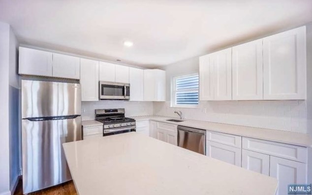 21 Shaw Ave, Newark NJ  07112-1525 exterior