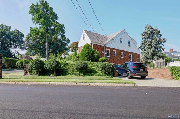 169 Oak Grove Ave, Hasbrouck Heights, NJ 07604