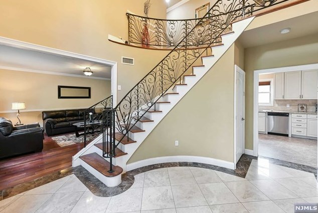 831 Pascack Rd, Paramus NJ  07652-4231 exterior
