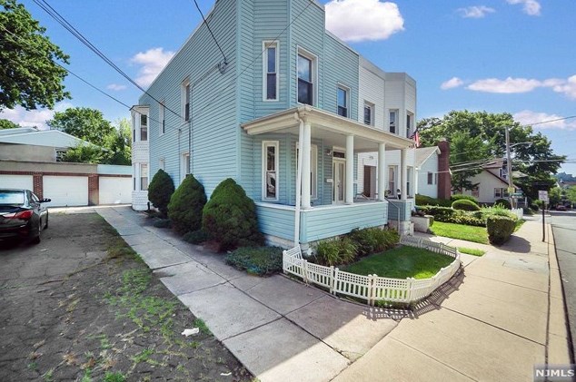 39 Garden Pl #1, Edgewater, NJ 07020
