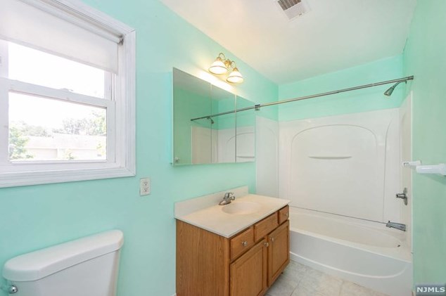 99 Chesapeake Ave, Lake Hiawatha NJ  07034-1715 exterior