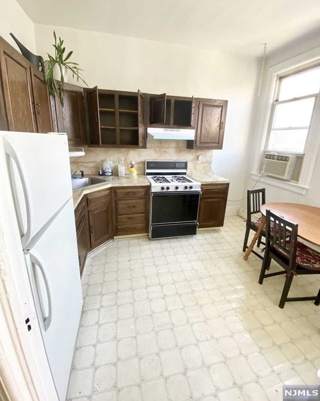 207 Oak St #2, Union City, NJ 07086