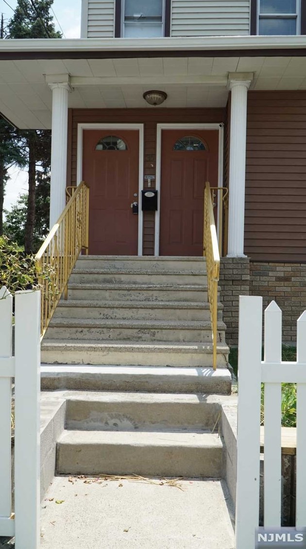 36 Grand St, Outwater, NJ 07026