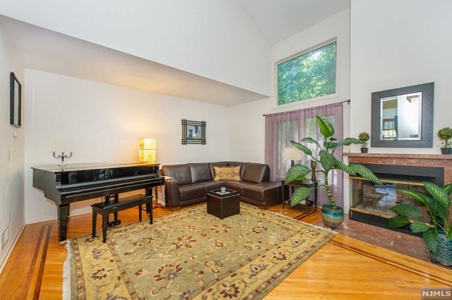 18 Stepping Ridge, West Caldwell, NJ 07006