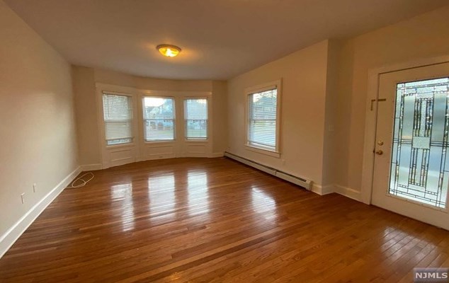 3 Vincent Pl, Montclair, NJ 07042