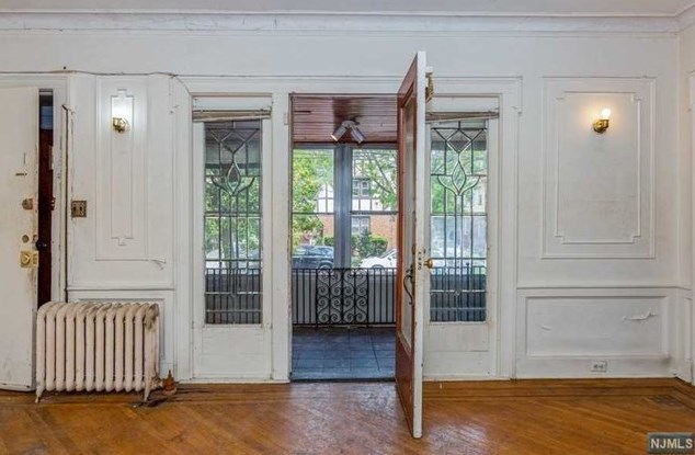 110 Vassar Ave, Newark NJ  07112-2249 exterior